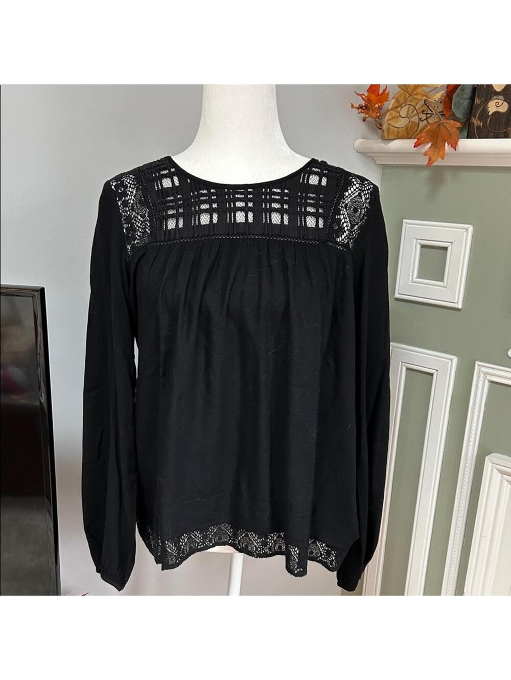 Chic Black Lace Women's Blouse